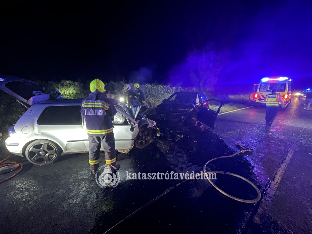 Frontálisan ütközött két autó Taszárnál Kaposvári programok